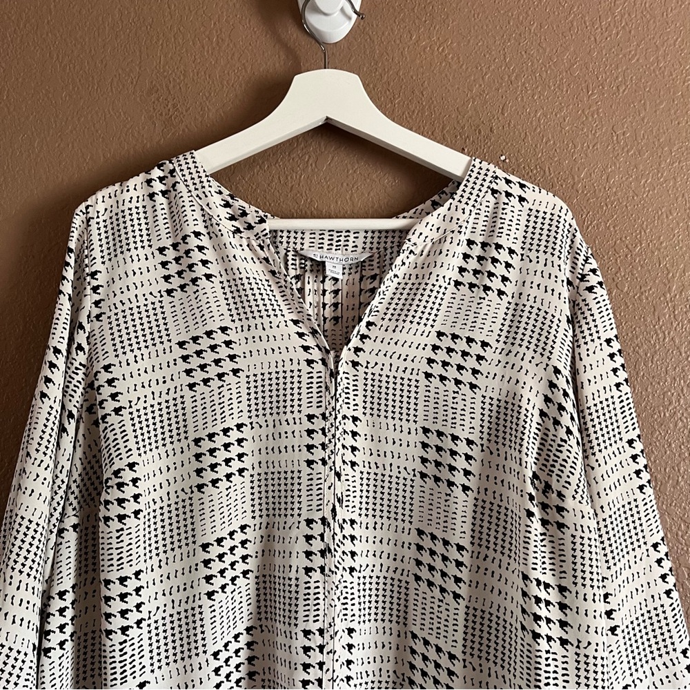 41 Hawthorn Houndstooth Pattern Split Neck Long S… - image 3